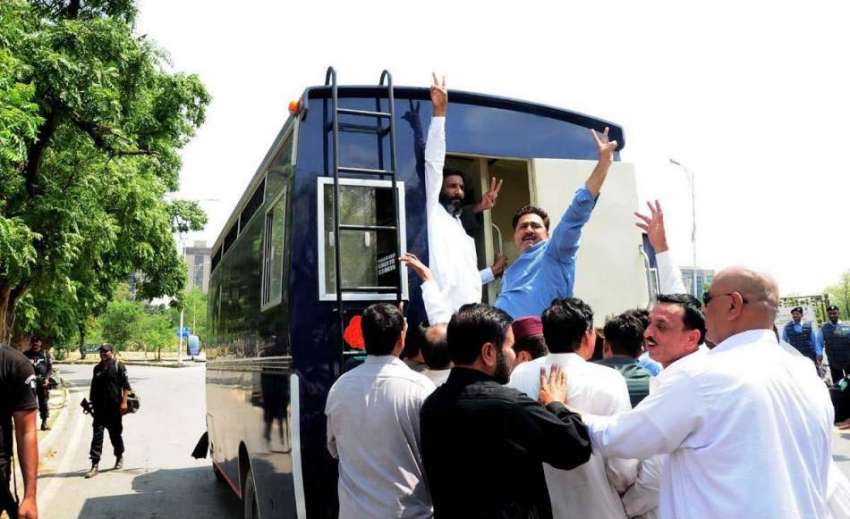 اسلام آباد: آل پاکستان کلرک ایسوسی ایشن کے کارکنان کو پولیس ..