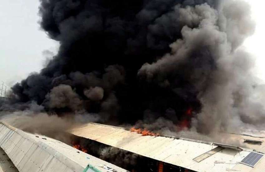اسلام آباد: پشاور موڑ بازار میں لگنے والی آگ سے اٹھنے والا ..