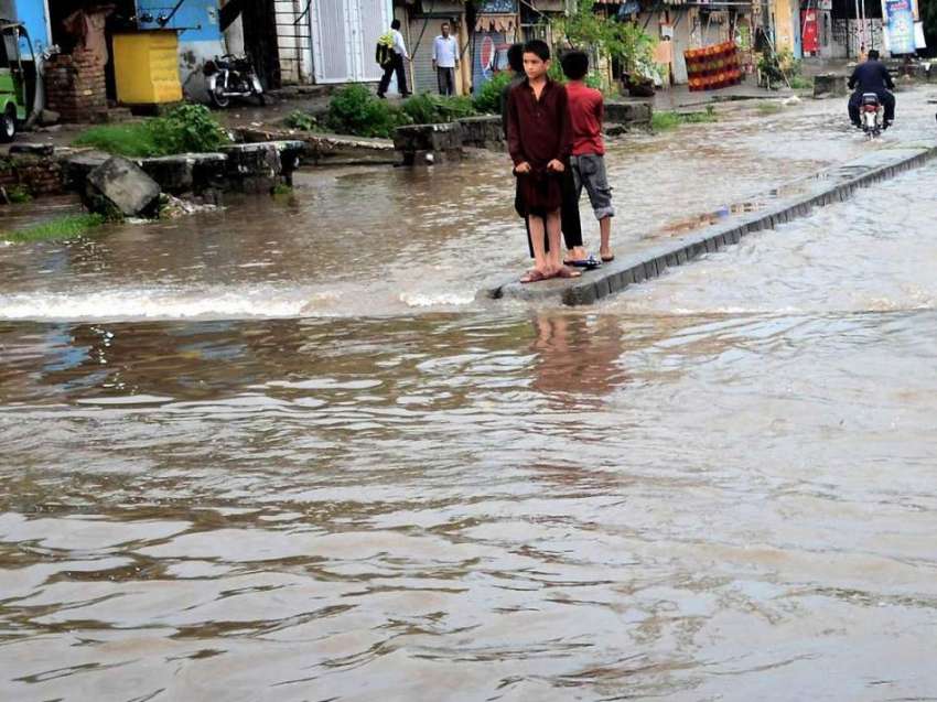 راولپنڈی: موسلا دھار بارش کے بعد رحیم آباد کے علاقہ میں بارش ..