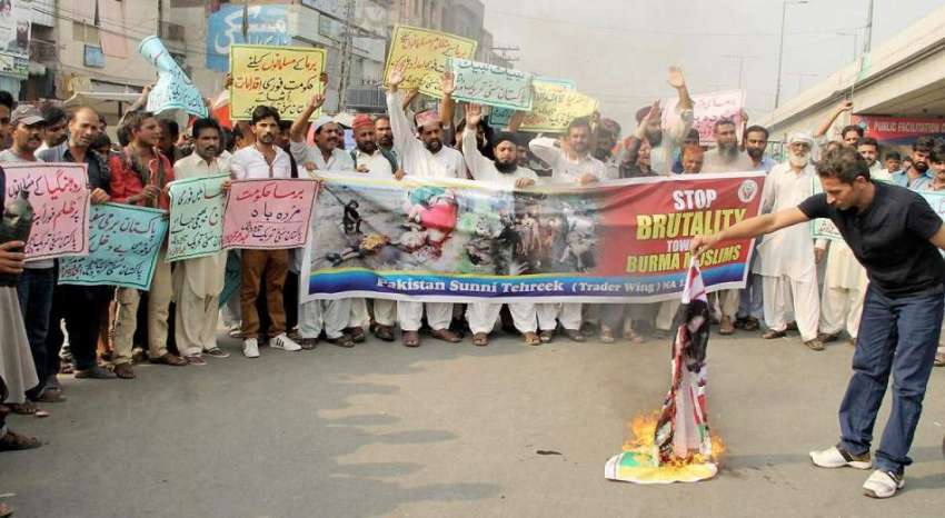 لاہور: پاکستان سنی تحریک کے زیر اہتمام احتجاج کے دوران برما ..