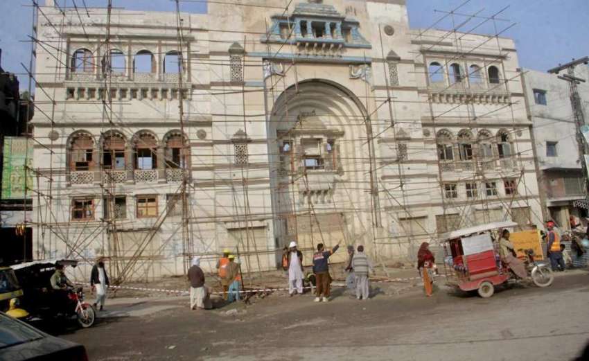لاہور: مزدور لکشمی چوک میں واقع تاریخی عمارت کی تزئین و آرائش ..