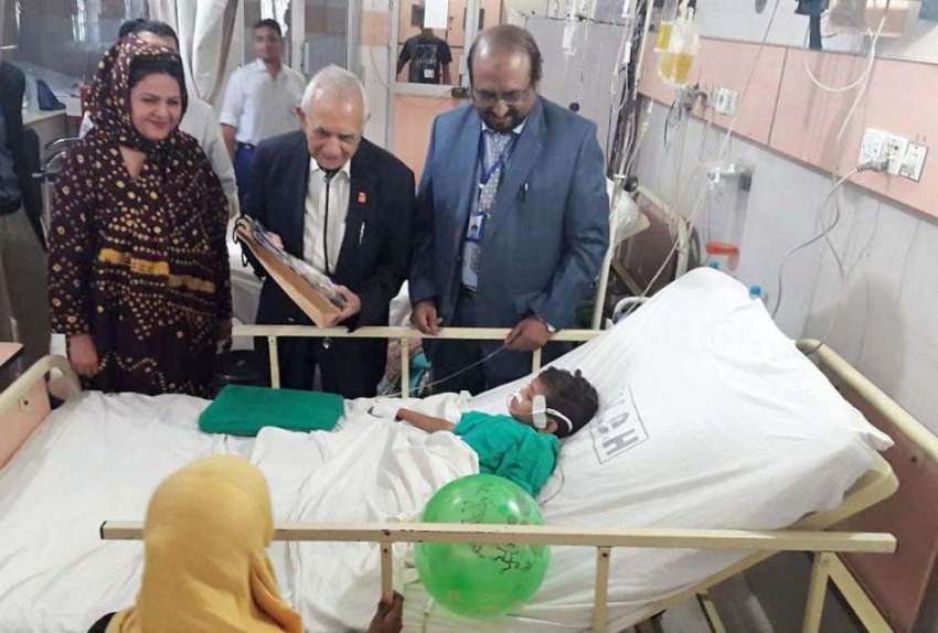 کراچی: کھارا در جنرل اسپتال میں یونیورسل چلڈرن ڈے کے موقع ..