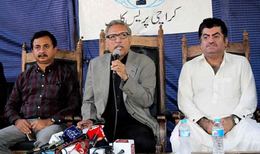 کراچی: کراچی پریس کلب میں پاکستان تحریک انصاف کے رہنما ڈاکٹر ..