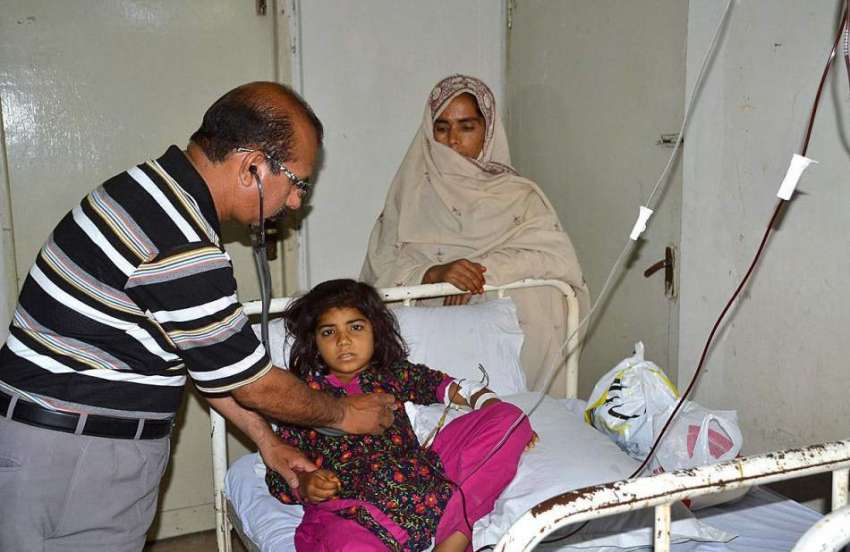 ملتان: تھیلیسیمیا کے عالمی دن کے موقع پر ایک مریض بچی کو ..