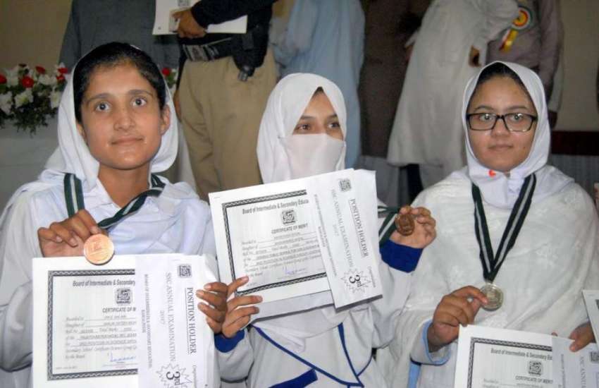 راولپنڈی: میٹرک کے امتحانات میں نمایاں پوزیشن حاصل کرنیوالی ..