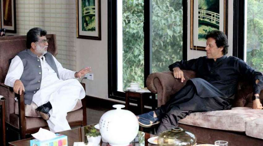 اسلام آباد: پاکستان تحریک انصاف کے چیئرمین عمران خان سے ..