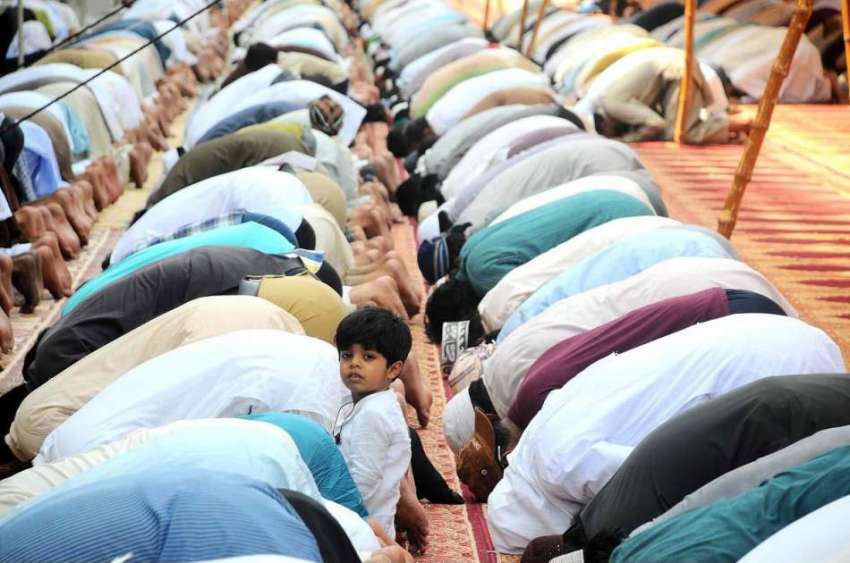 ملتان : رمضان المبارک کے پہلے جمعةالمبارک کے موقع پر نماز ..