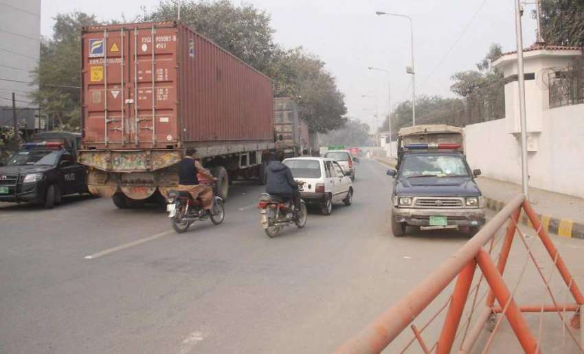 لاہور: شہری میں کسی بھی ہنگامی صورتحال سے نمٹنے کے لیے کنٹینر ..