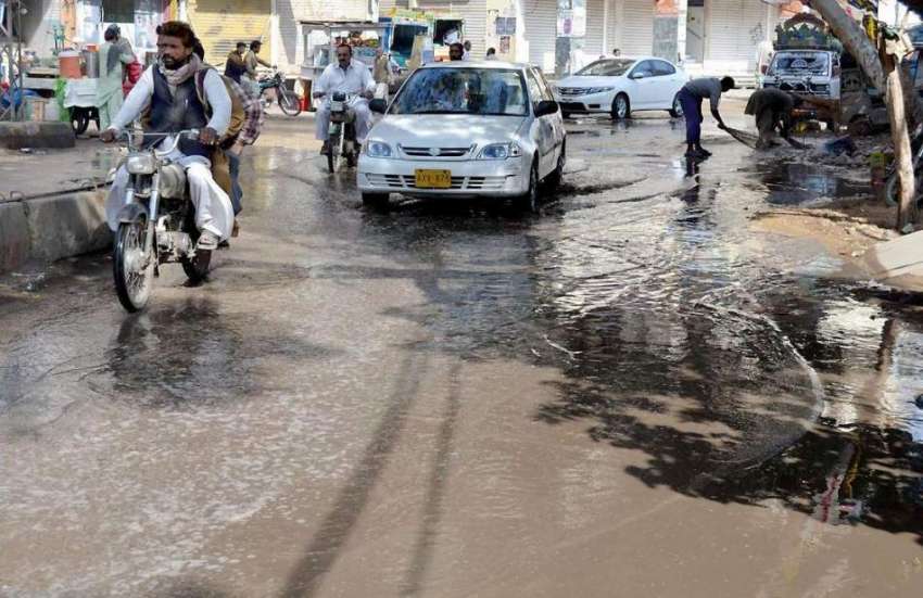 حیدر آباد: پریس کلب روڈ پر سیوریج کا پانی جمع ہے۔