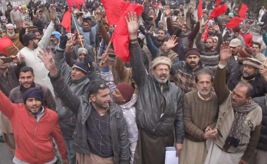 لاہور: پاکستان ریلویز ورکرز یونین کے زیر اہتمام ملازمین ..