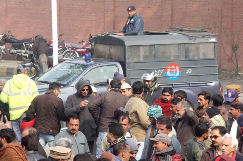 لاہور: پاکستان واپڈا ہائیڈرو الیکٹر ک لیبر یونین کے احتجاج ..