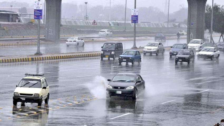 اسلام آباد: وفاقی دارالحکومت میں جاری موسلا دھار بارش کا ..