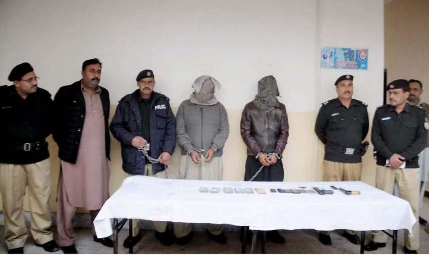راولپنڈی: تھانہ کینٹ کے علاقہ سے پکڑے جانیوالے ڈکیت پولیس ..