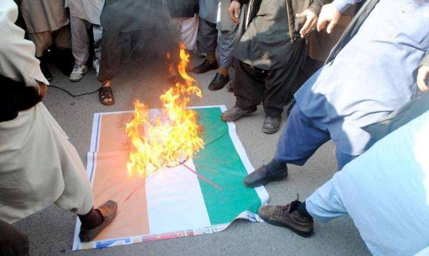 راولپنڈی: جماعة الدعوة کے کارکن احتجاج کے دوران بھارت کا ..