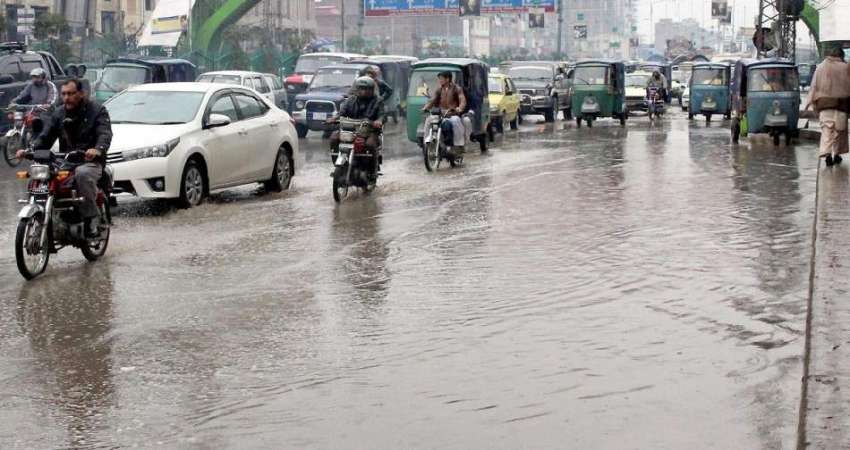 پشاور: صوبائی دارالحکومت میں بارش کے بعد جی ٹی روڈ پر پانی ..