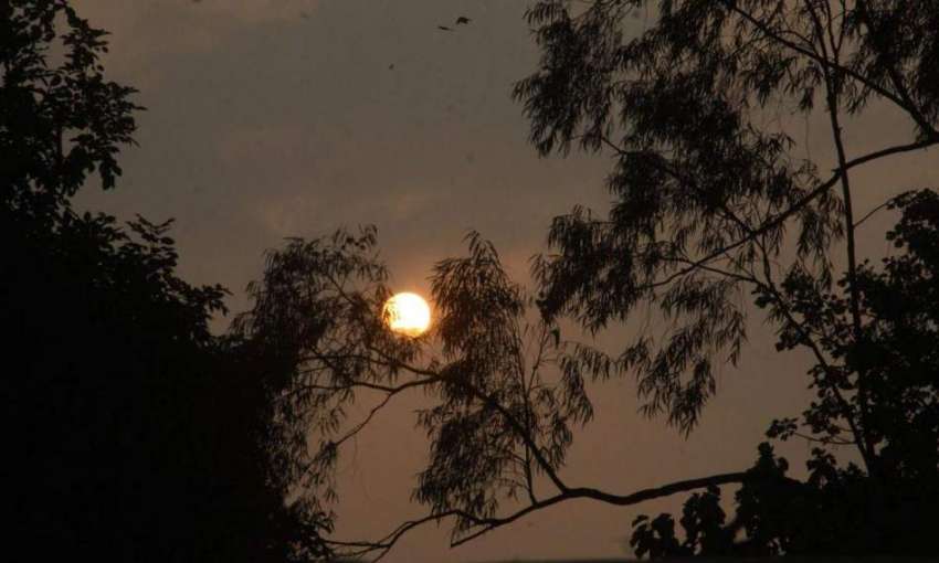 لاہور: صوائی دارالحکومت میں شام کے وقت غروب آفتاب کا خوبصورت ..
