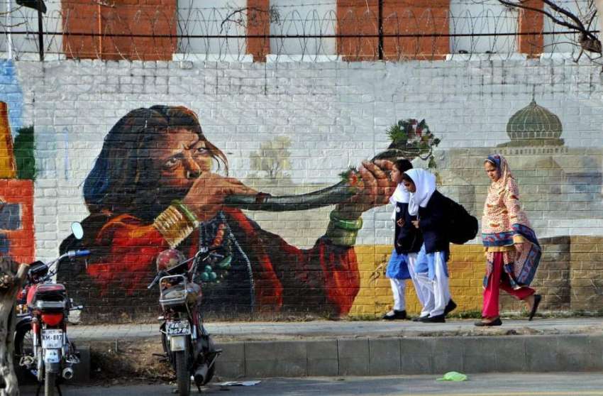 اسلام آباد: ایک دیوار پر خوبصورت پینٹنگ بنائی گئی ہے۔
