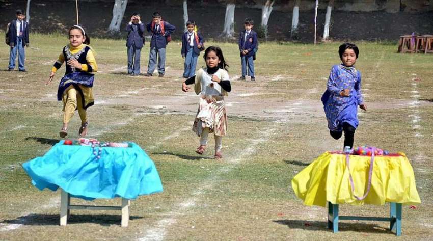 حیدر آباد: مقامی سکول میں سالانہ سپورٹس گالا کے موقع پر بچے ..