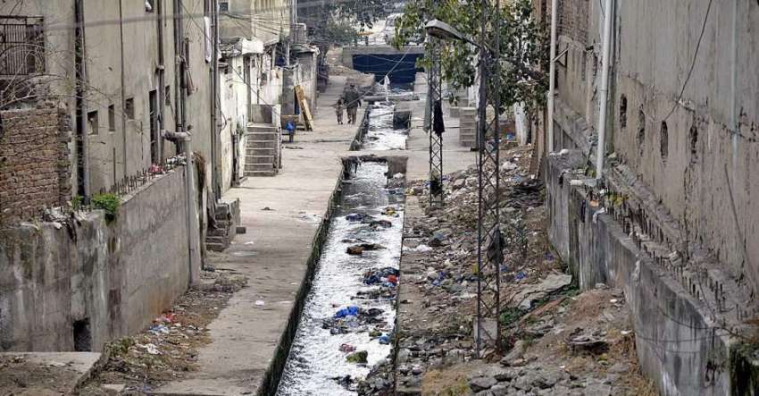 راولپنڈی: شہری آبادی کے درمیان سے گزرنے والا نالہ آلودگی ..