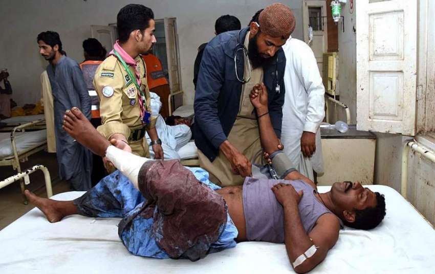 لاڑکانہ: لعل شہباز کلندر دھماکے کے زخمیوں کا علاج معالجہ ..