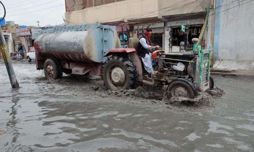 کوئٹہ: صوبائی دارالحکومت میں بارش کے بعد ارباب کرم خان روڈ ..