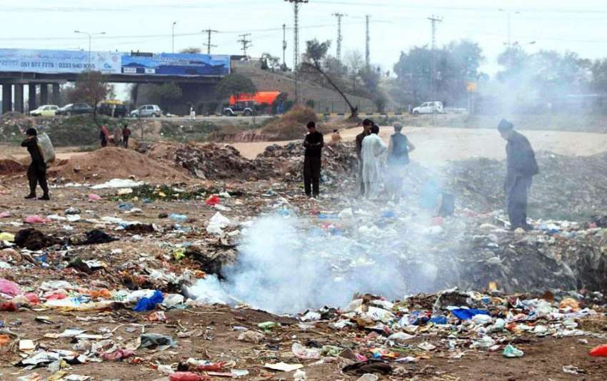 اسلام آباد: وفاقی دارالحکومت میں کچرے کے ڈھیر کو لگی آگ سے ..