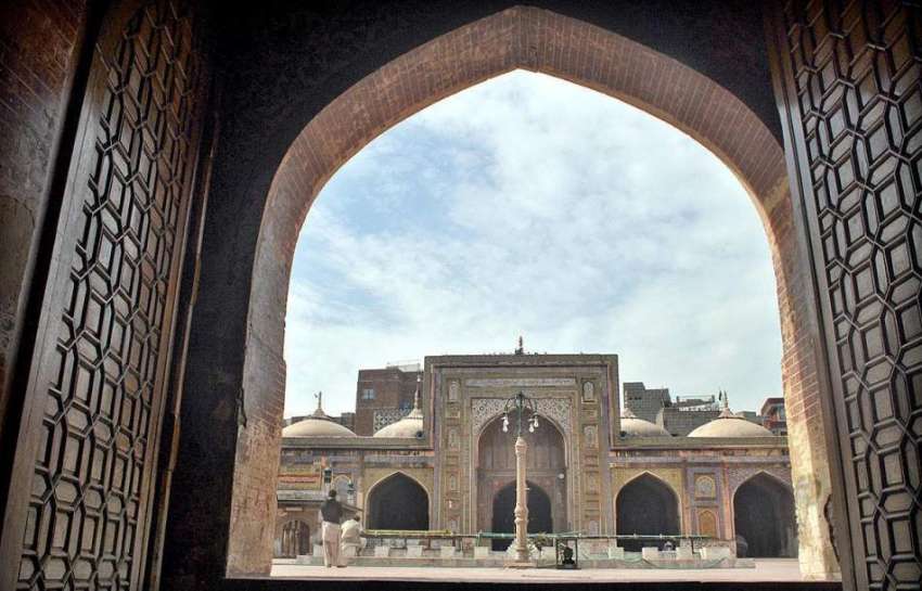 لاہور: تاریخی مسجد وزیر خان کا پر کشش منظر۔