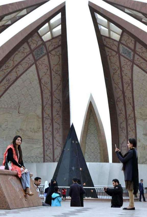 اسلام آباد: سیر و تفریح کے لیے آئی دو خواتین یادگار لمحات ..