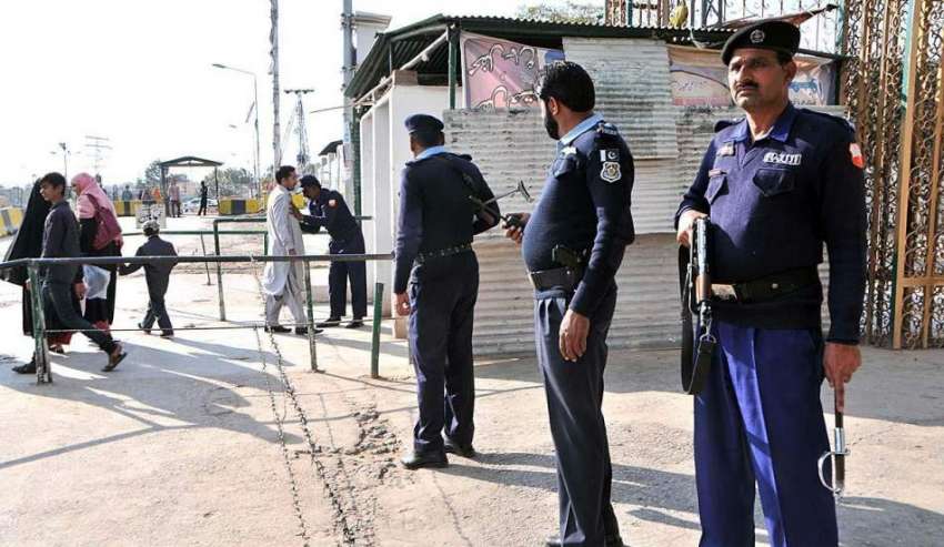 اسلام آباد: سیکیورٹی کے پیش نظر بری امار آنیوالے شہریوں ..