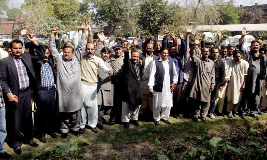 لاہور: محکمہ صحت کے ملازمین اپنے مطالبات کے حق میں احتجاج ..