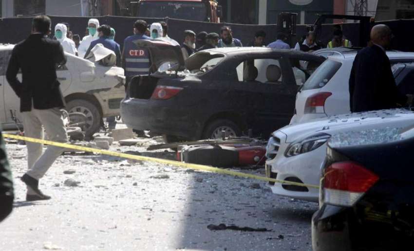 لاہور: ڈیفنس میں ہونے والے دھماکے کی شدت سے تباہ ہونیوالی ..