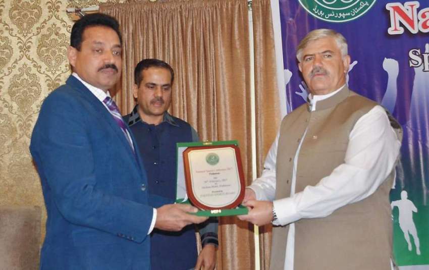 پشاور: ڈائریکٹر جنرل سپورٹس بورڈ اختر نواز گنجیرہ نیشنل ..
