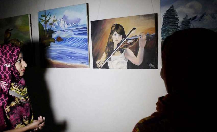 راولپنڈی: ایک طالبات آرٹس کونسل میں منعقدہ خواتین کے عالمی ..