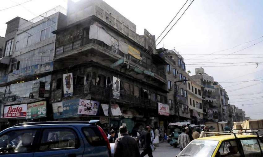 راولپنڈی: راجہ بازار چوک میں خسہ حال عمارت جو کسی بھی وقت ..