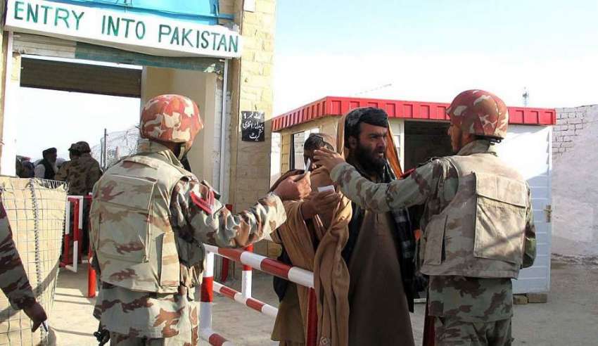 چمن: افغان بارڈر پر پاکستان میں داخل ہونیوالوں کی تلاشی ..