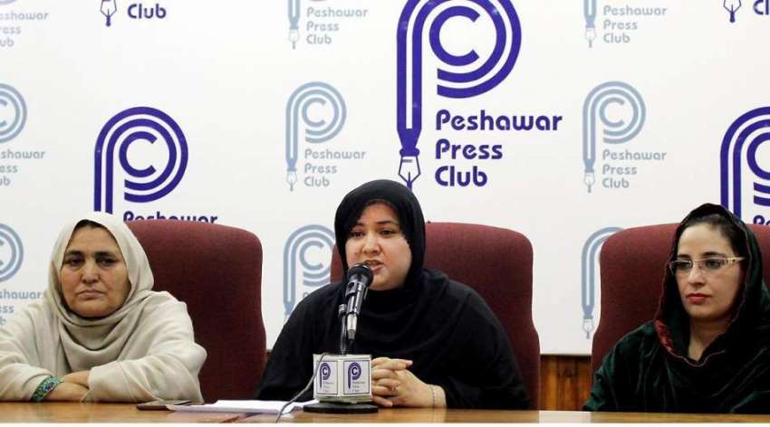 پشاور: تنظیم قبائل خور کی چیئر پرسن نوشین اورکزئی پریس کانفرنس ..