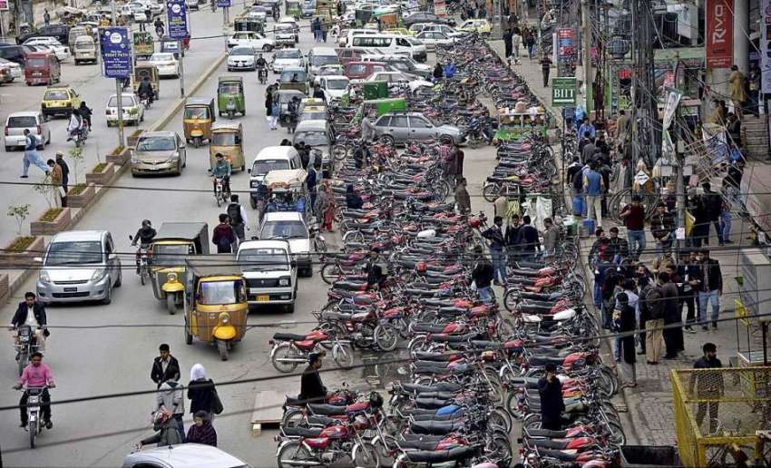 راولپنڈی: سڑک کنارے غیر قانونی موٹر سائیکل سٹینڈ کی وجہ ..
