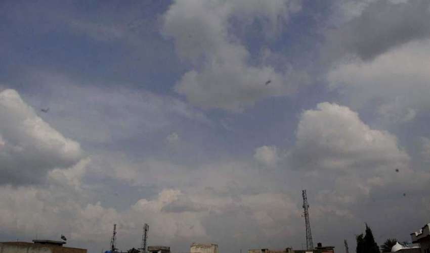 راولپنڈی: جڑواں شہروں پر چھائی بادلوں کا منظر۔
