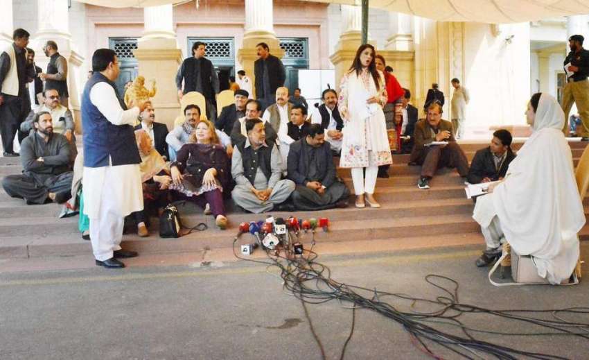 لاہور: تحریک انصاف کی خاتون رہنما ڈاکٹر نوشین حامد متحدہ ..
