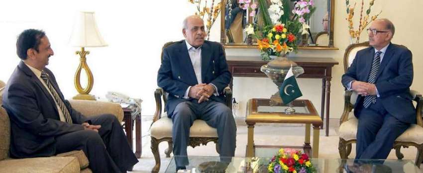 راولپنڈی: گورنر پنجاب ملک محمد رفیق رجوانہ سے وزیر اعظم ..