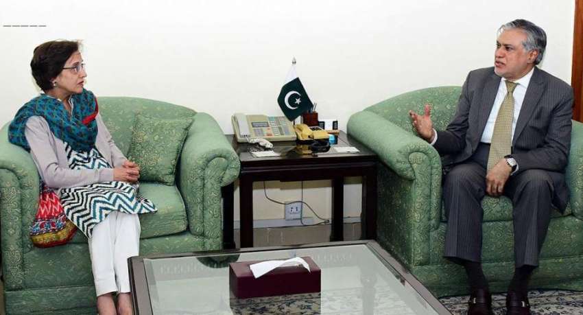 اسلام آباد: وزیر خزانہ سینیٹر اسحاق ڈار سے سیکرٹری خارجہ ..