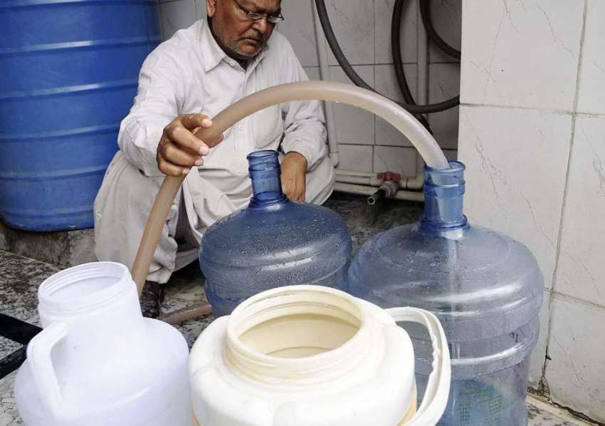 راولپنڈی: پانی کے عالمی دن کے موقع پر ایک شہری فلٹریشن پلانٹ ..