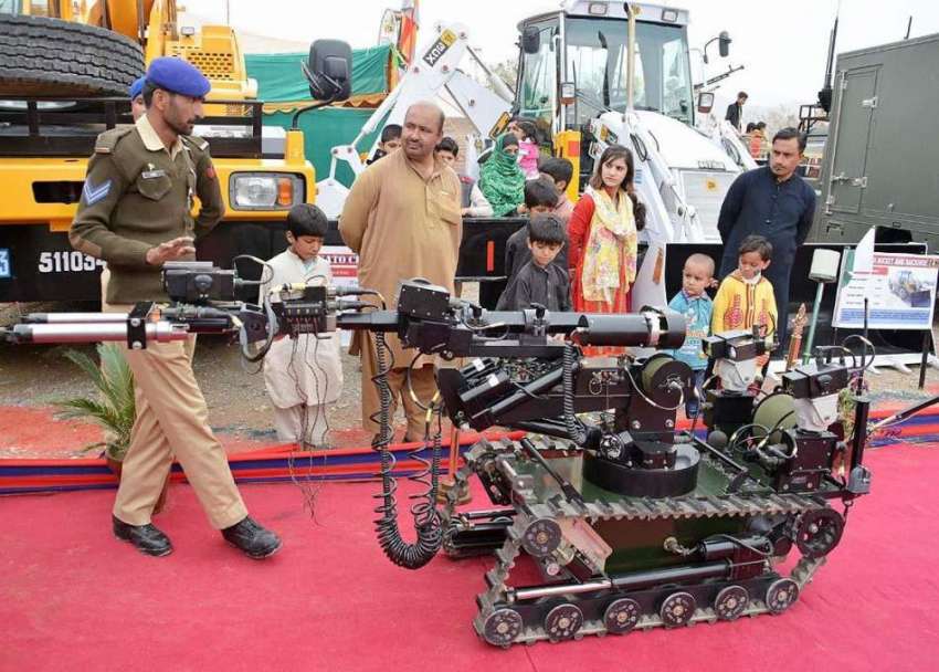 کوئٹہ: یوم پاکستان میلہ میں جدید مشینری عواجی کی توجہ کا ..