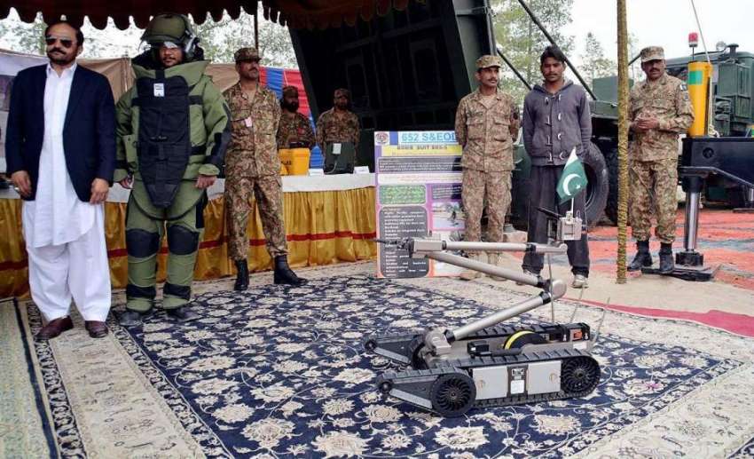 کوئٹہ: یوم پاکستان میلہ میں شہری دفاع کے اسٹال پر جدید مشینری ..