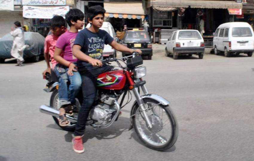 راولپنڈی: ٹریفک پولیس کی نااہلی، کم عمر بچے موٹر سائیکل ..