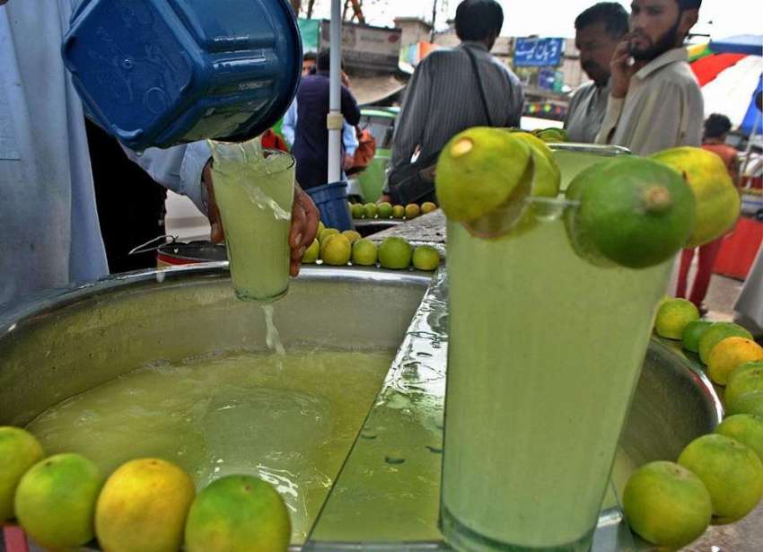 راولپنڈی: گرمی کی شدت میں اضافے کے ساتھ ہی منت کش مشروب فروخت ..