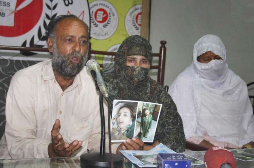 لاہور: شہری محمد جمیل اپنی بیٹی کو سسرالیوں کی جانب سے قتل ..