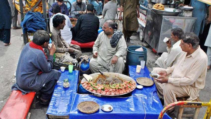 راولپنڈی: راجہ بازار میں حفظان صحت کے اصولوں سے بے خبر شہری ..