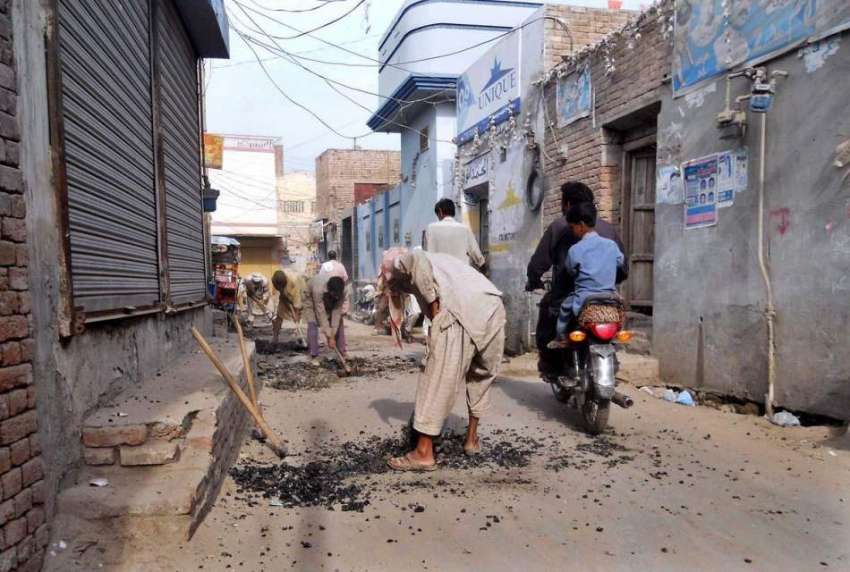 ملتان: شجاع آباد کے علاقے میں جاری ترقیاتی کاموں کے دوران ..