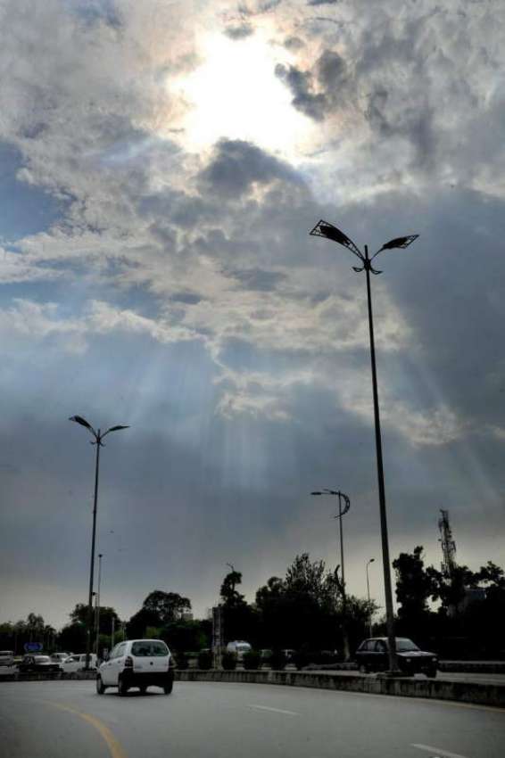 اسلام آباد: وفاقی دارالحکومت میں آج دن کے وقت چھائے بادلوں ..
